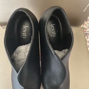 Black shoe with a 3 inch heel